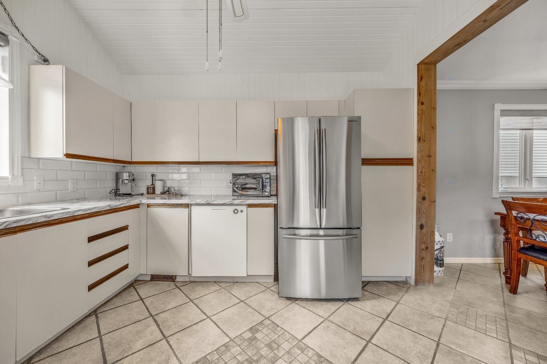 









328


Av. des Vétérans

,
Montréal-Est,




QC
H1B5B7

