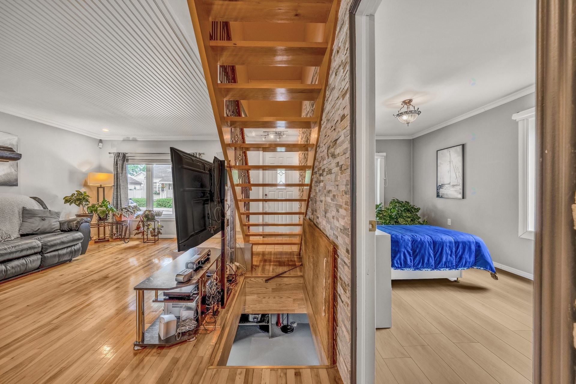 









328


Av. des Vétérans

,
Montréal-Est,




QC
H1B5B7

