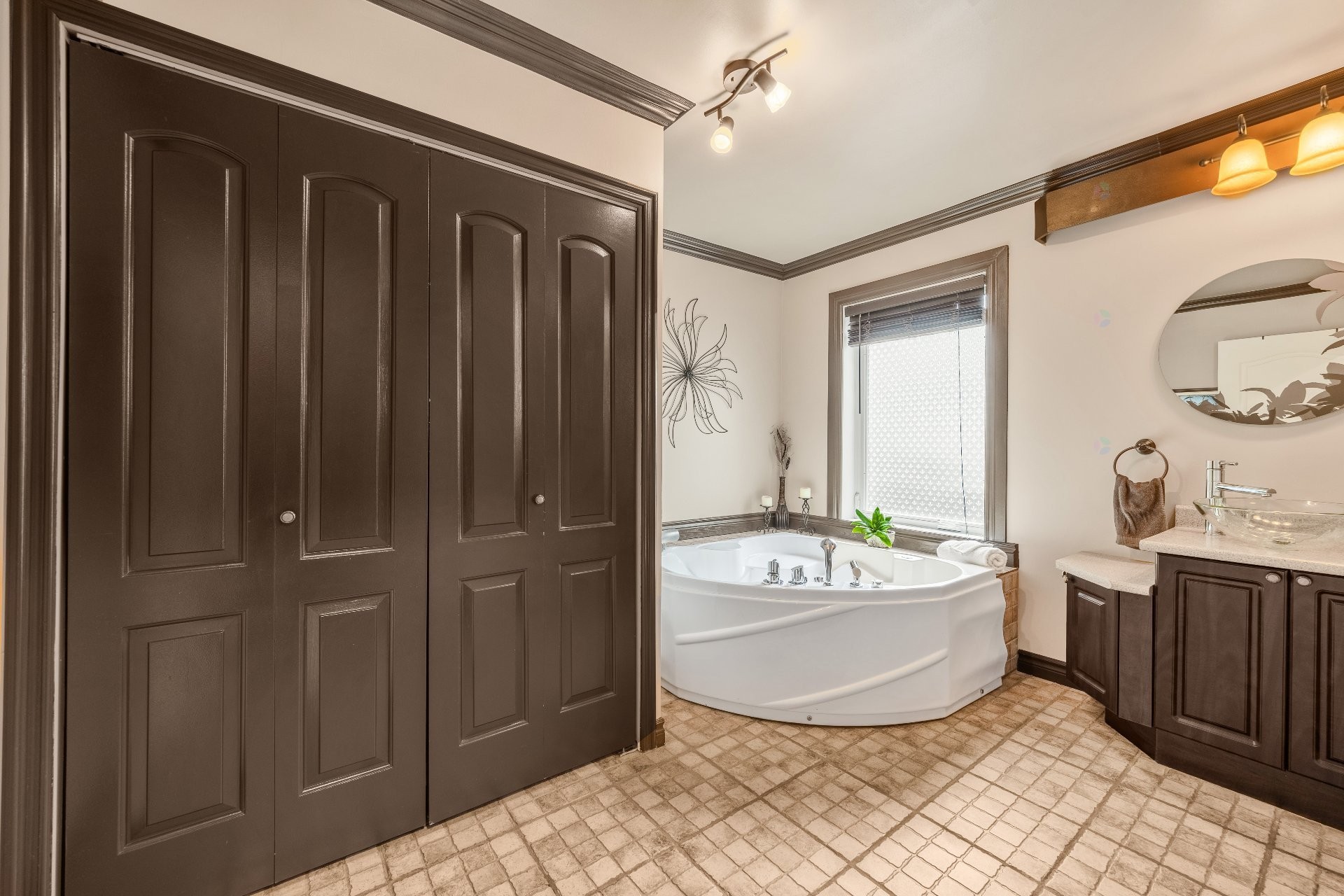 









328


Av. des Vétérans

,
Montréal-Est,




QC
H1B5B7


