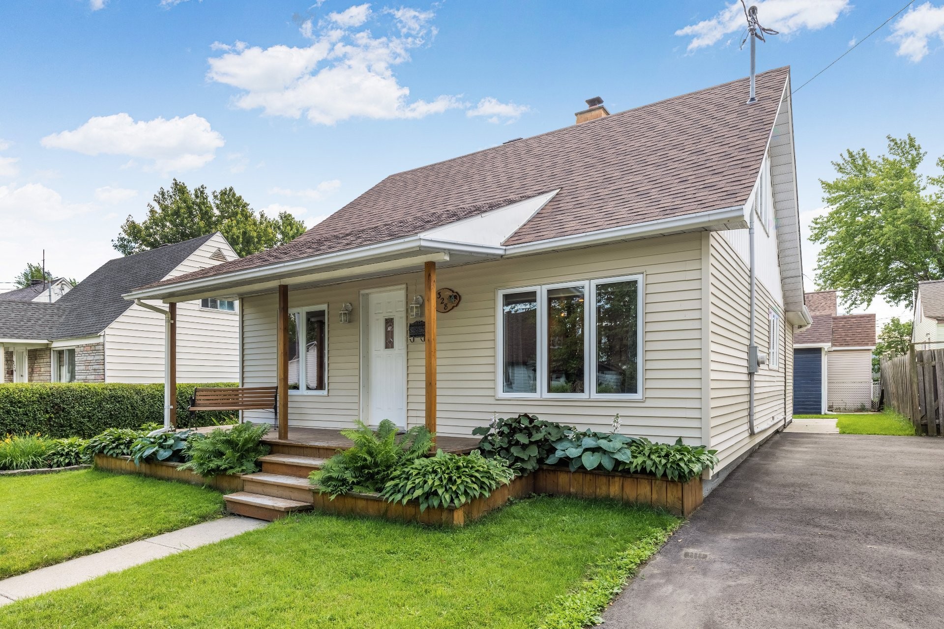 









328


Av. des Vétérans

,
Montréal-Est,




QC
H1B5B7

