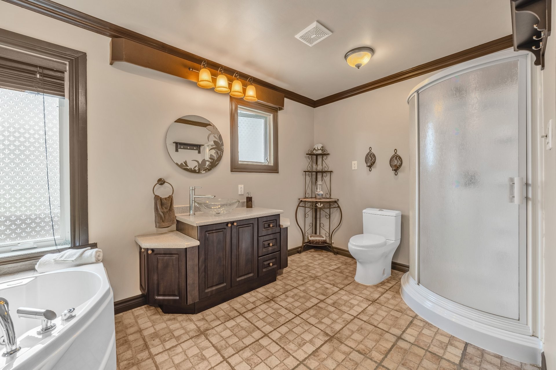 









328


Av. des Vétérans

,
Montréal-Est,




QC
H1B5B7

