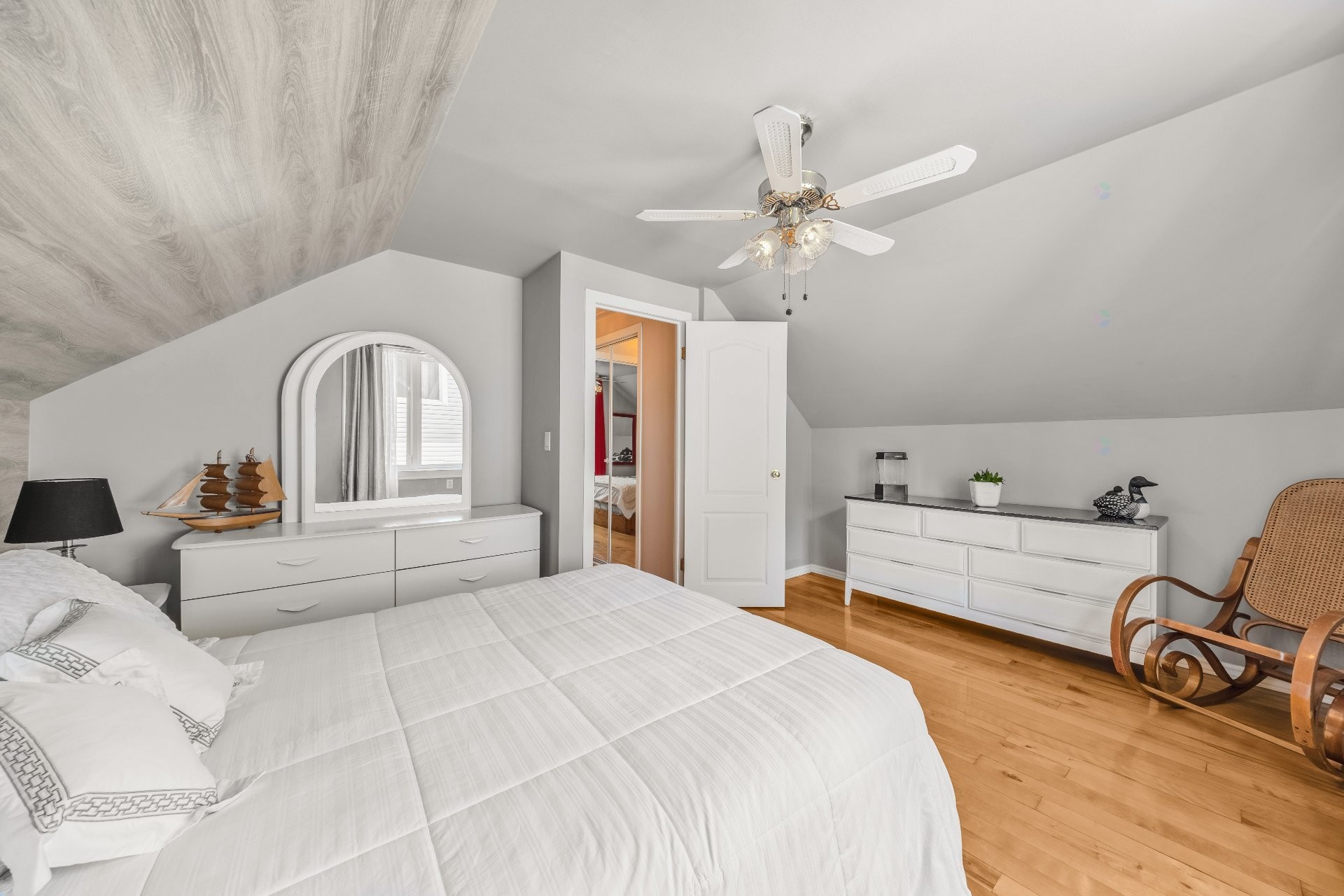 









328


Av. des Vétérans

,
Montréal-Est,




QC
H1B5B7

