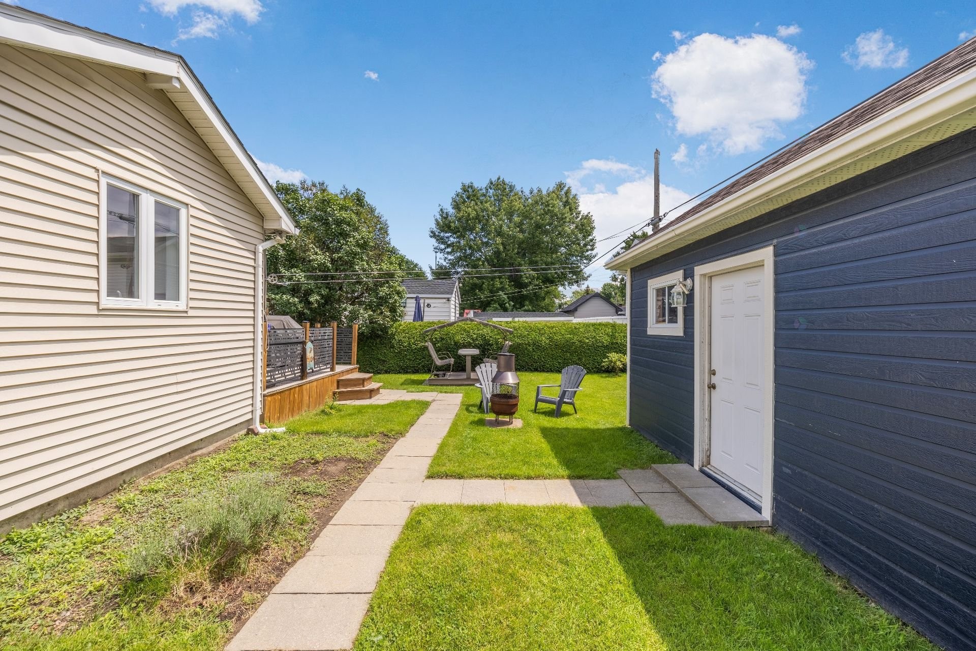 









328


Av. des Vétérans

,
Montréal-Est,




QC
H1B5B7

