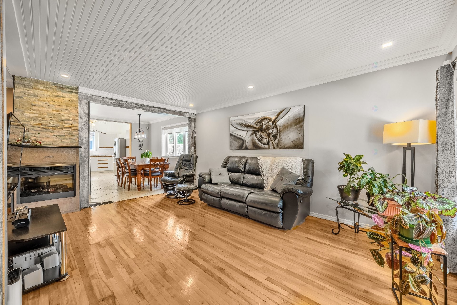 









328


Av. des Vétérans

,
Montréal-Est,




QC
H1B5B7

