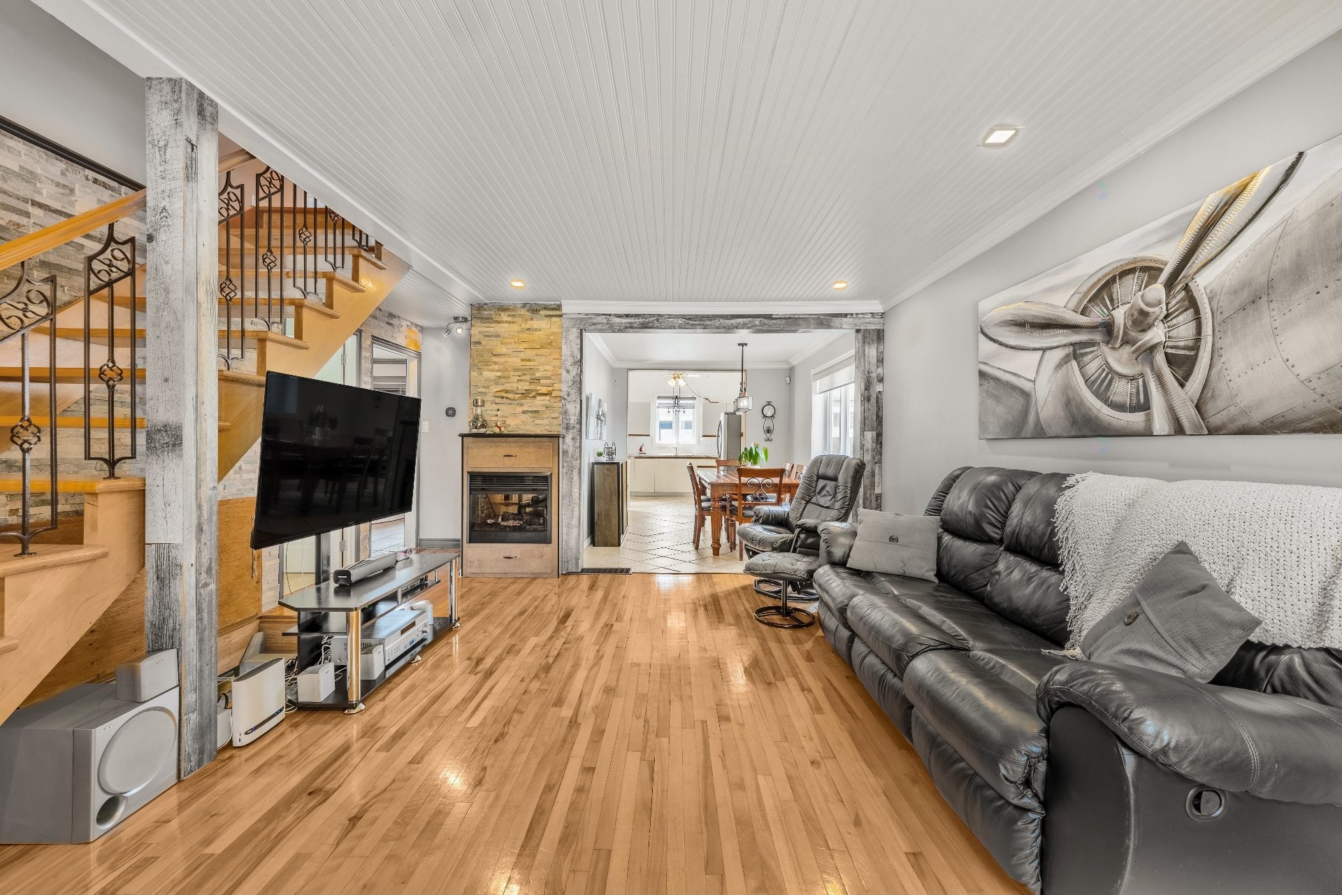 









328


Av. des Vétérans

,
Montréal-Est,




QC
H1B5B7

