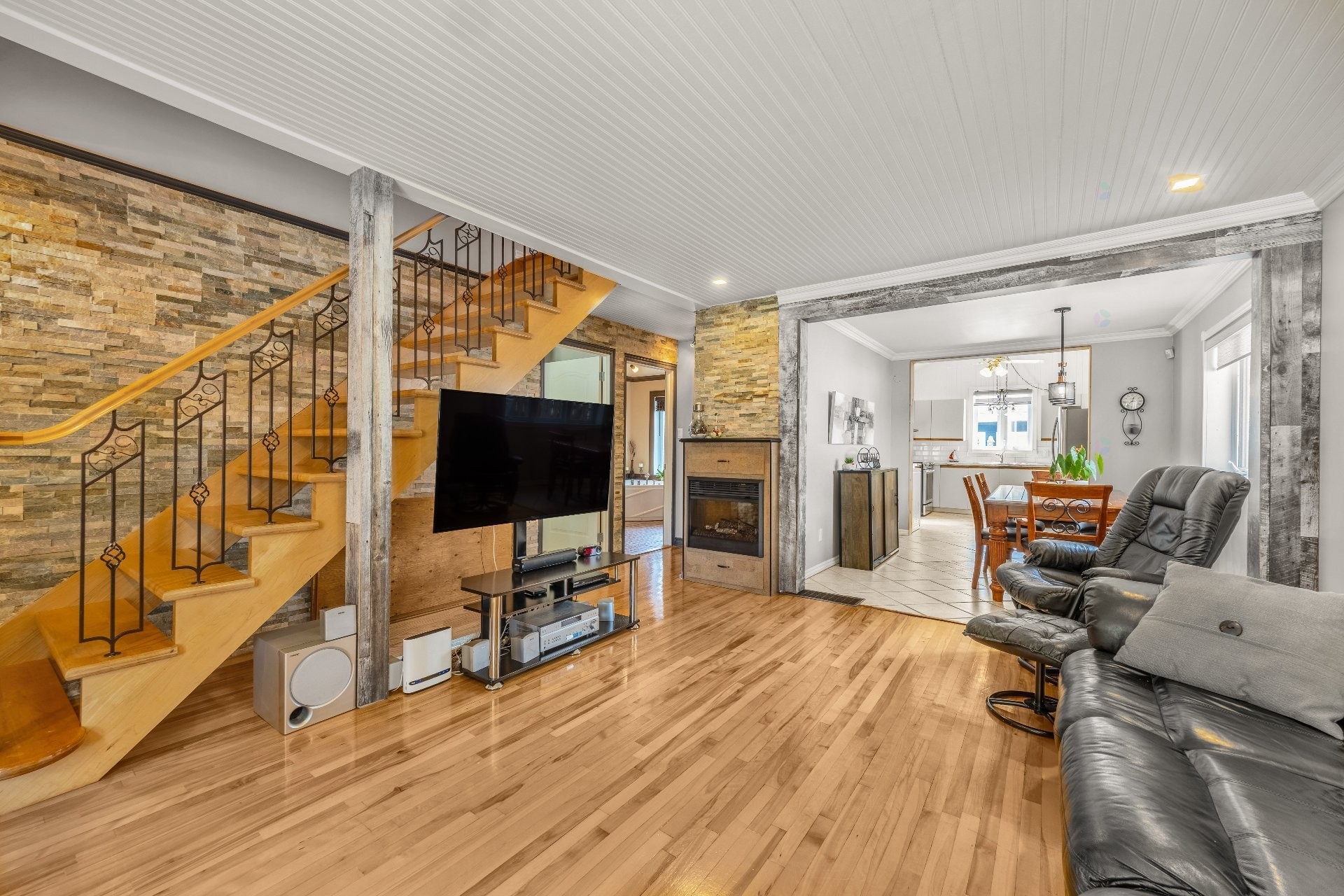 









328


Av. des Vétérans

,
Montréal-Est,




QC
H1B5B7

