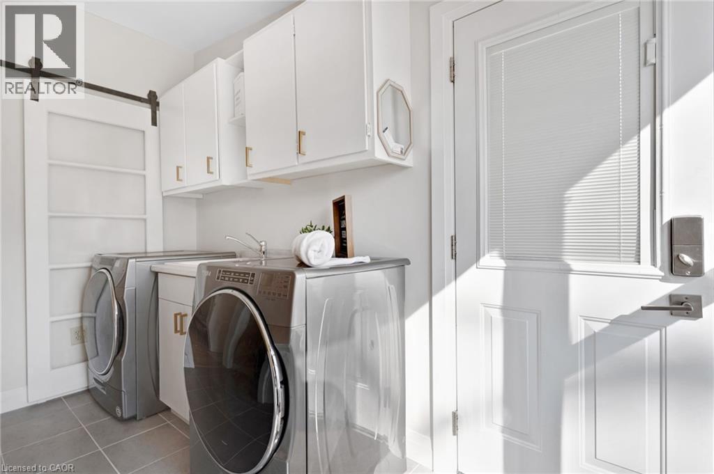 












28 MACPHERSON Crescent

,
Flamborough,




Ontario
N0B2J0


