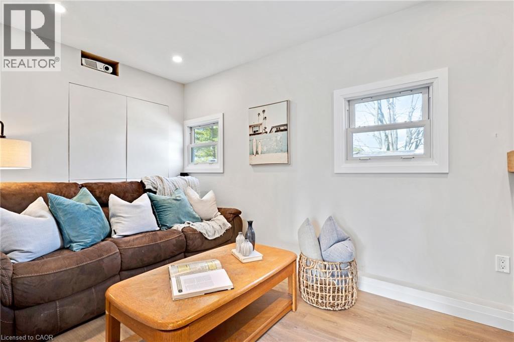 












28 MACPHERSON Crescent

,
Flamborough,




Ontario
N0B2J0

