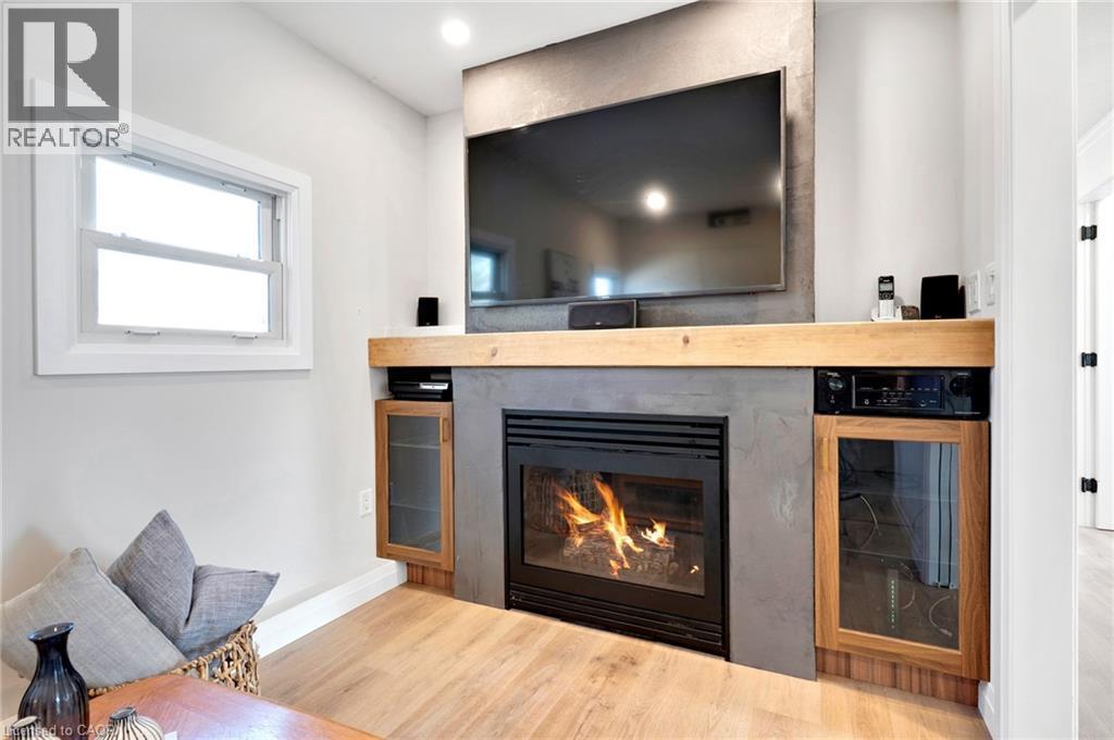 












28 MACPHERSON Crescent

,
Flamborough,




Ontario
N0B2J0

