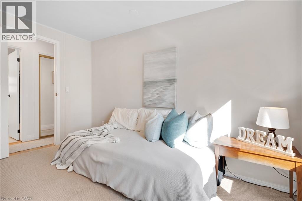 












28 MACPHERSON Crescent

,
Flamborough,




Ontario
N0B2J0

