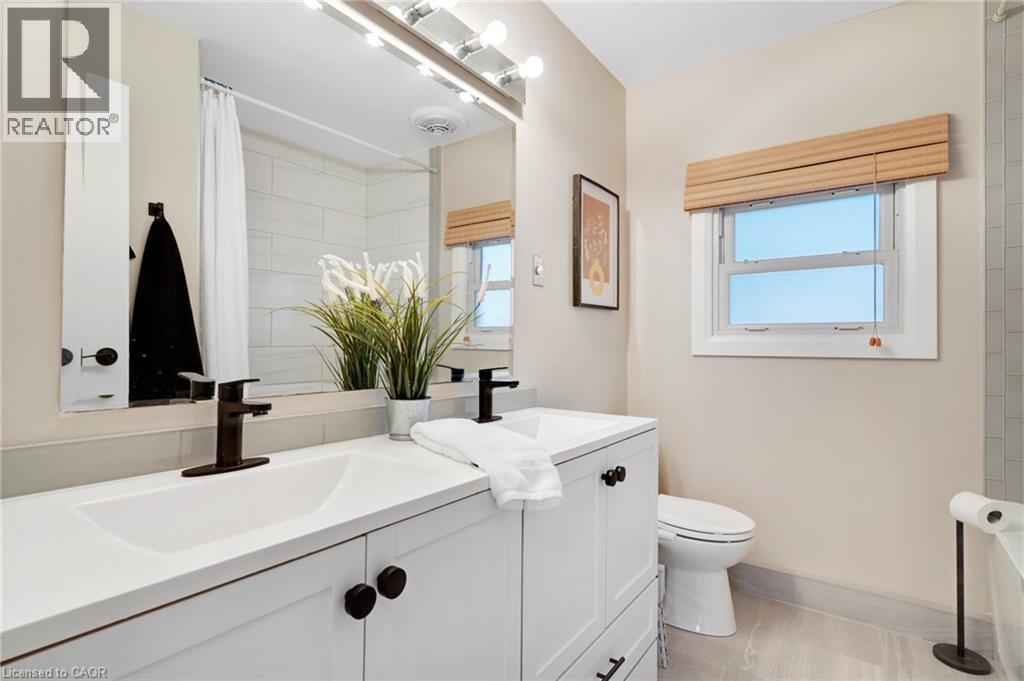 












28 MACPHERSON Crescent

,
Flamborough,




Ontario
N0B2J0

