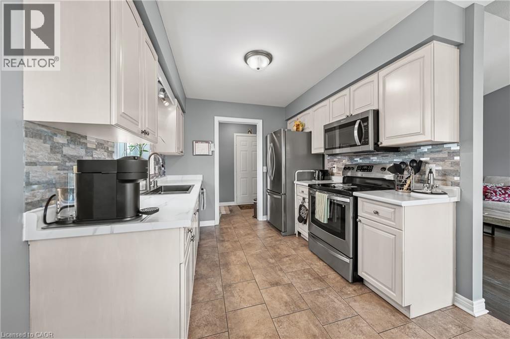 












1052 VANSICKLE Road N

,
St. Catharines,




Ontario
L2S2X3


