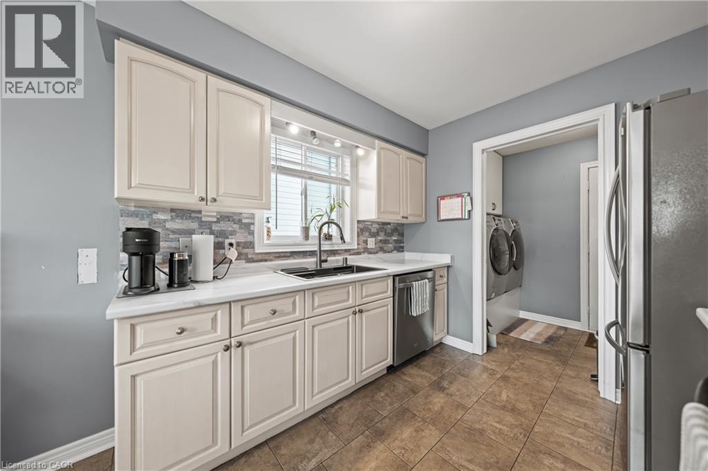 












1052 VANSICKLE Road N

,
St. Catharines,




Ontario
L2S2X3

