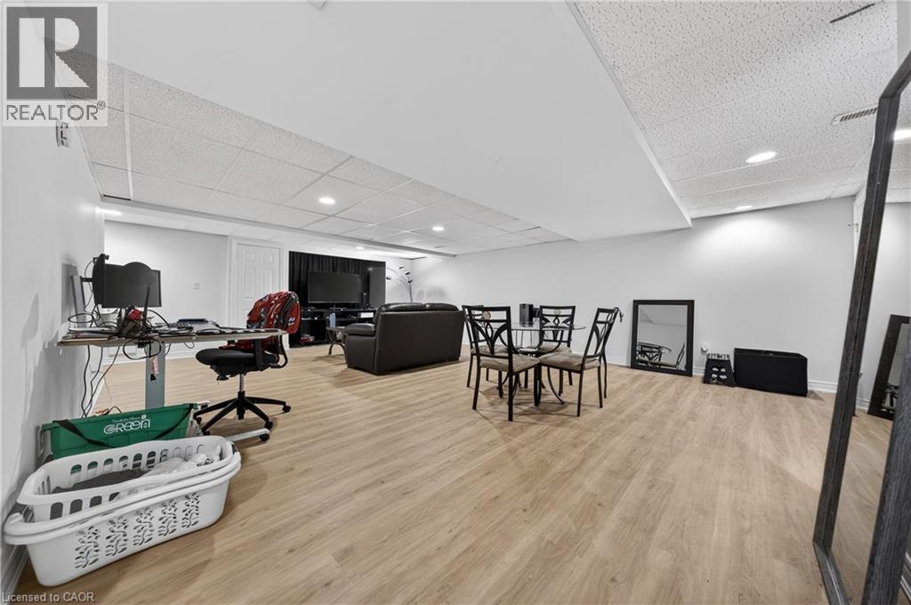 












1052 VANSICKLE Road N

,
St. Catharines,




Ontario
L2S2X3

