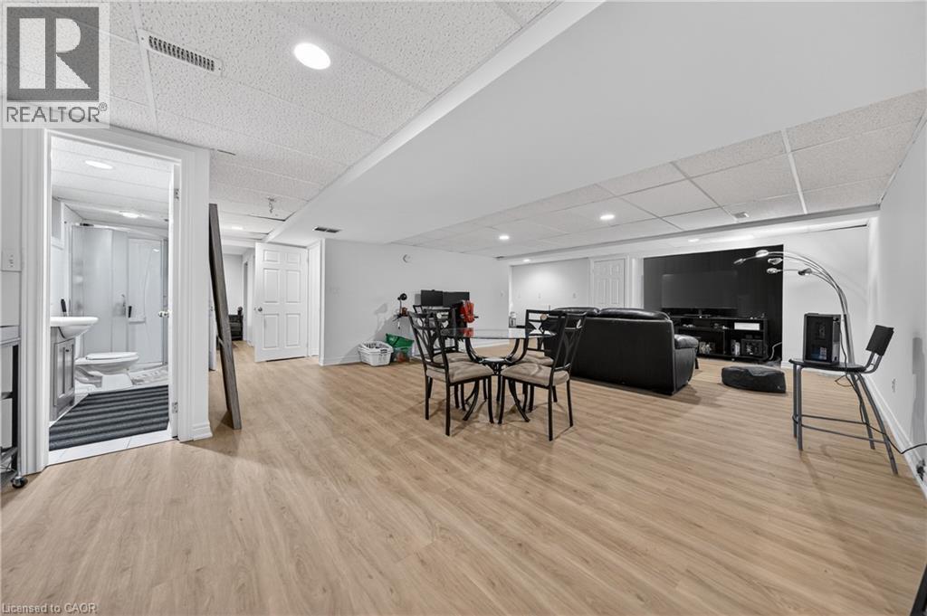 












1052 VANSICKLE Road N

,
St. Catharines,




Ontario
L2S2X3

