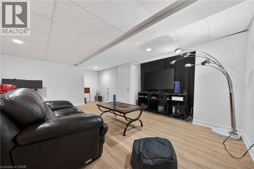 












1052 VANSICKLE Road N

,
St. Catharines,




Ontario
L2S2X3

