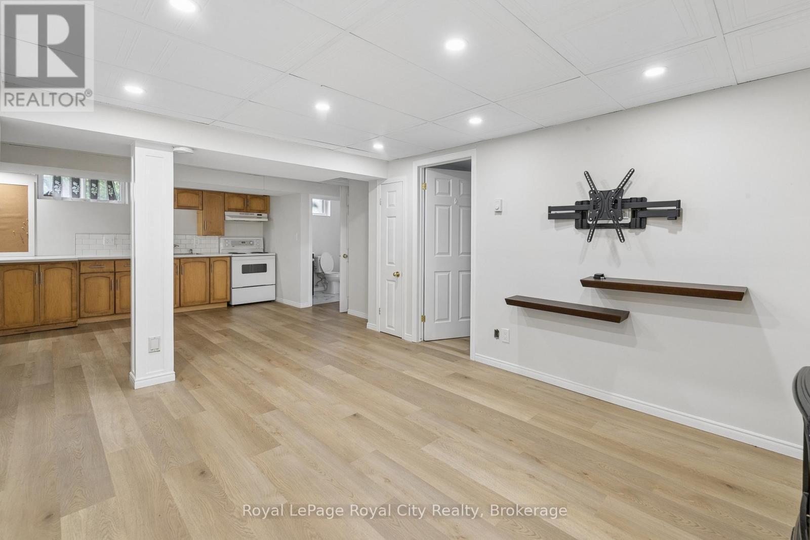 












5700 HIGHWAY 6

,
Guelph/Eramosa,




Ontario
N1H6J7

