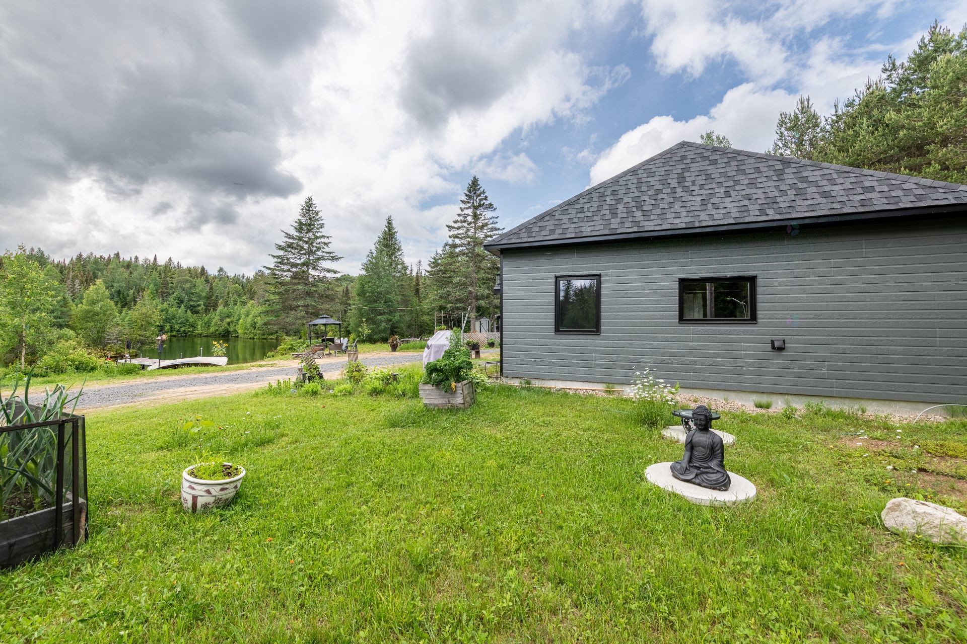 









2658


9e Rang

,
Sainte-Agathe-des-Monts,




QC
J8C0P9

