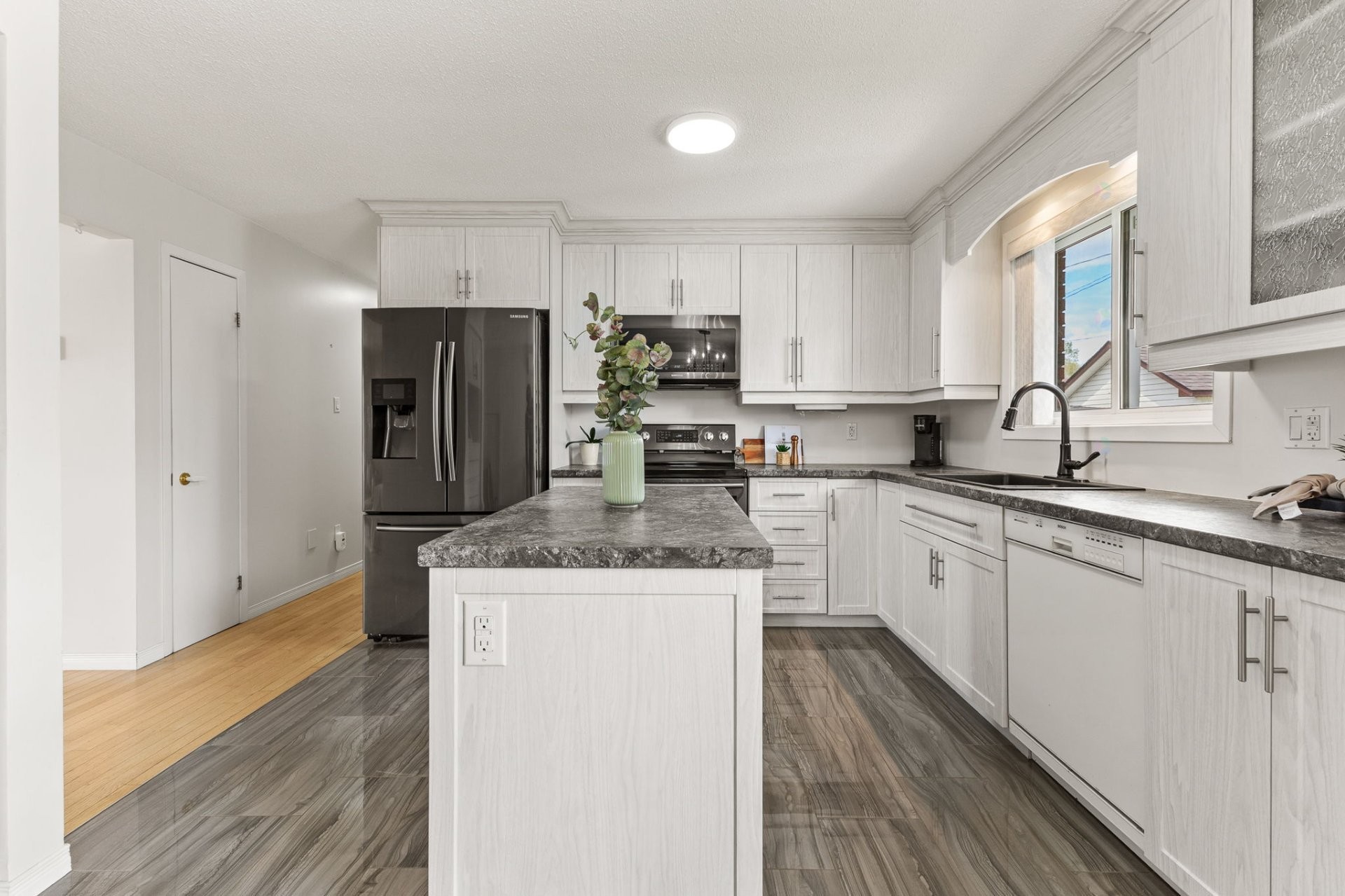 









150


Rue des Sables

,
Gatineau (Gatineau),




QC
J8P7K1

