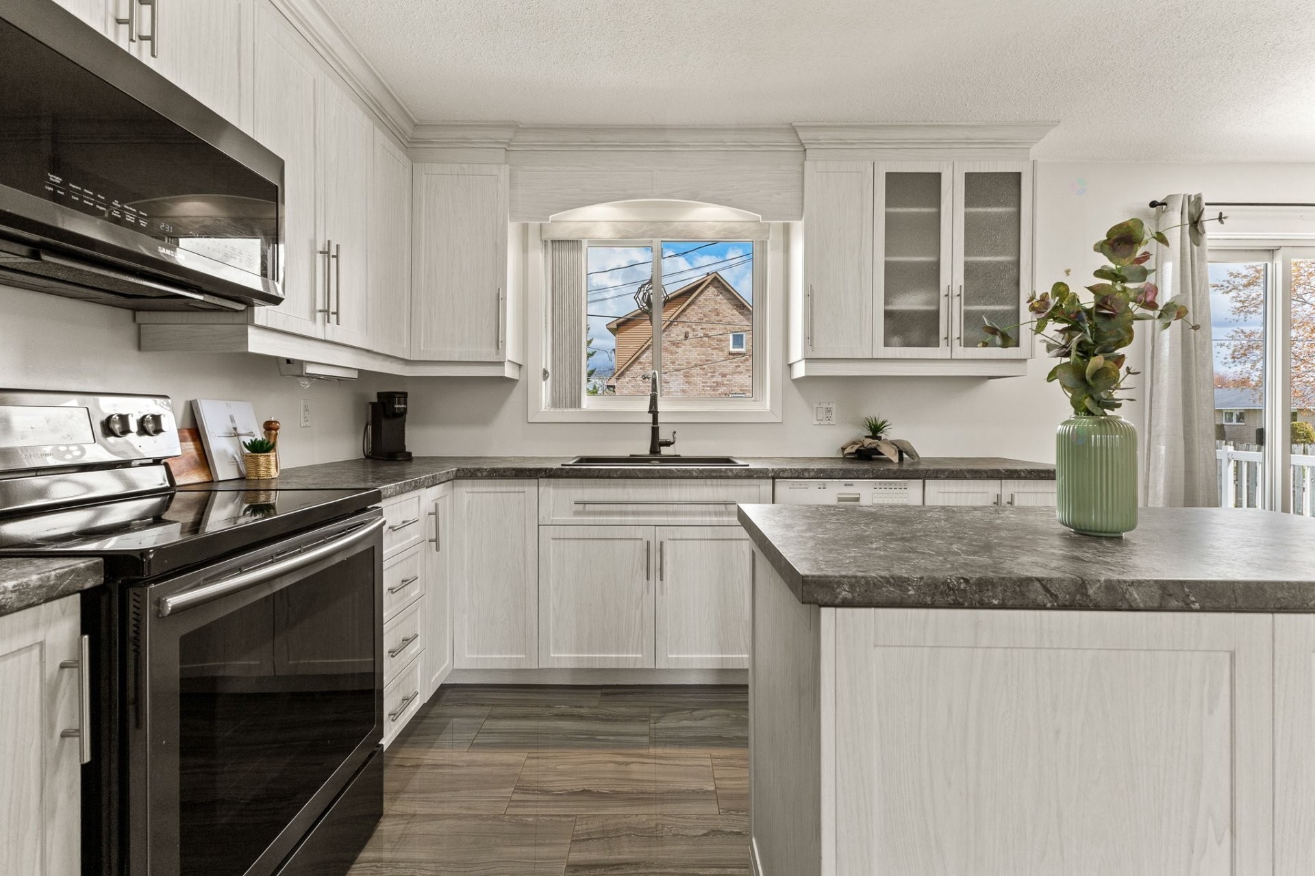









150


Rue des Sables

,
Gatineau (Gatineau),




QC
J8P7K1

