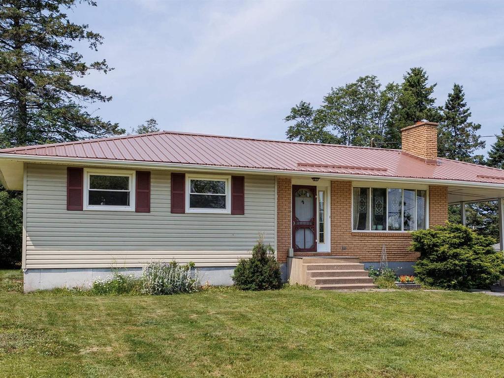 












9 Evergreen Drive

,
Salmon River,




NS
B2N 5J2

