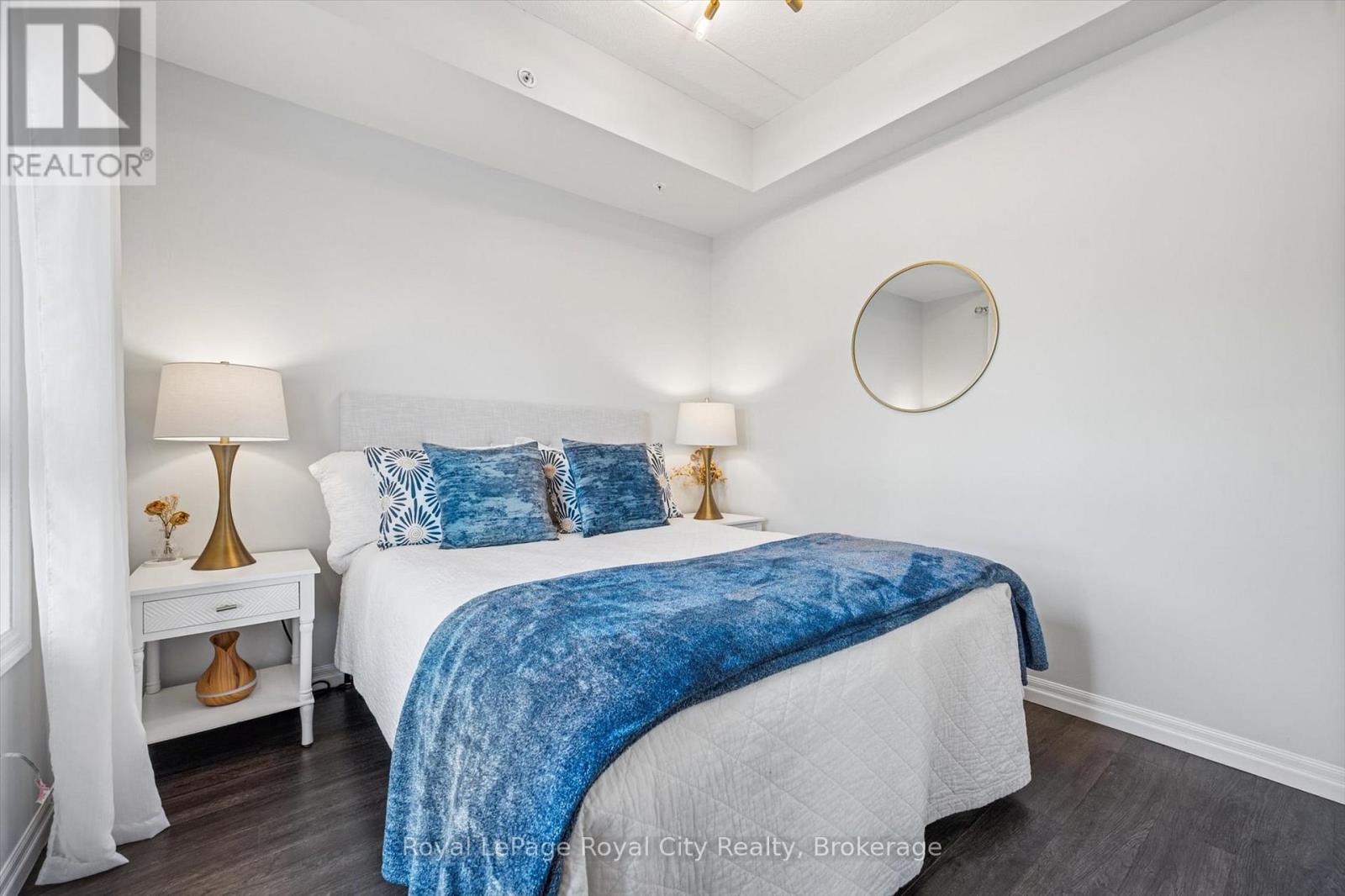 












121 - 35 KINGSBURY SQUARE

,
Guelph (Pineridge/Westminster Woods),




Ontario
N1L0J4

