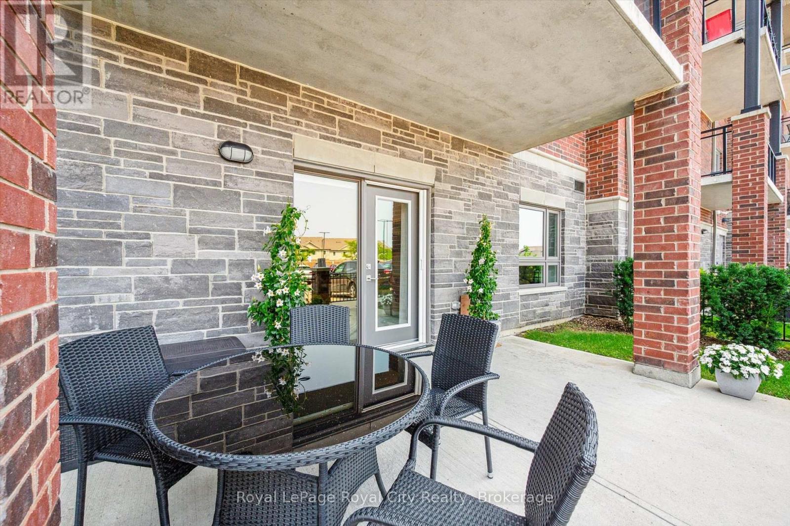 












121 - 35 KINGSBURY SQUARE

,
Guelph (Pineridge/Westminster Woods),




Ontario
N1L0J4

