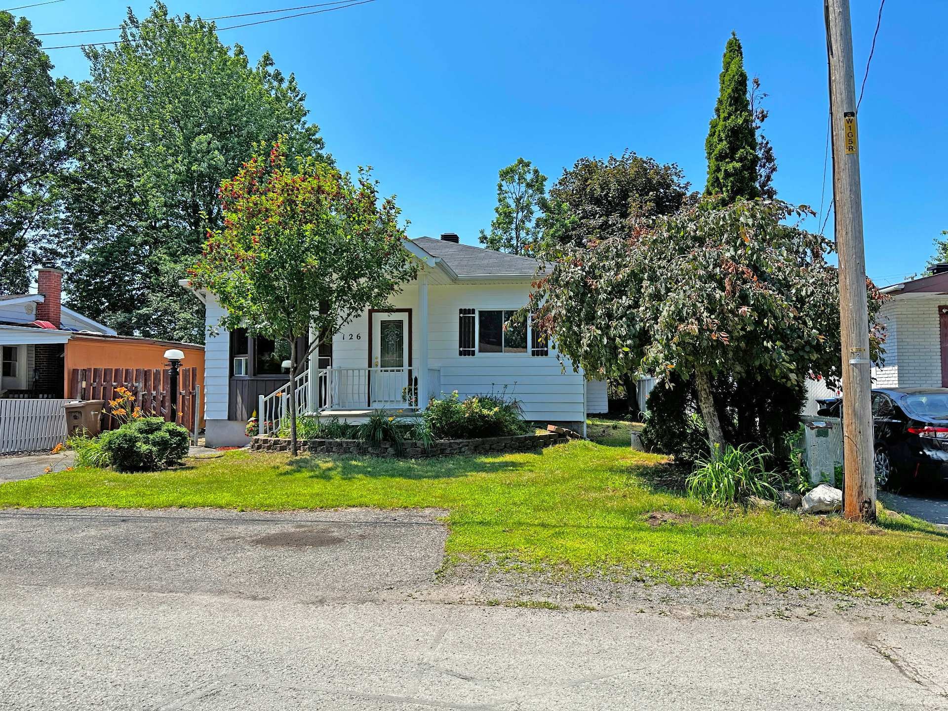 









126


36e Avenue

,
Sainte-Marthe-sur-le-Lac,




QC
J0N1P0

