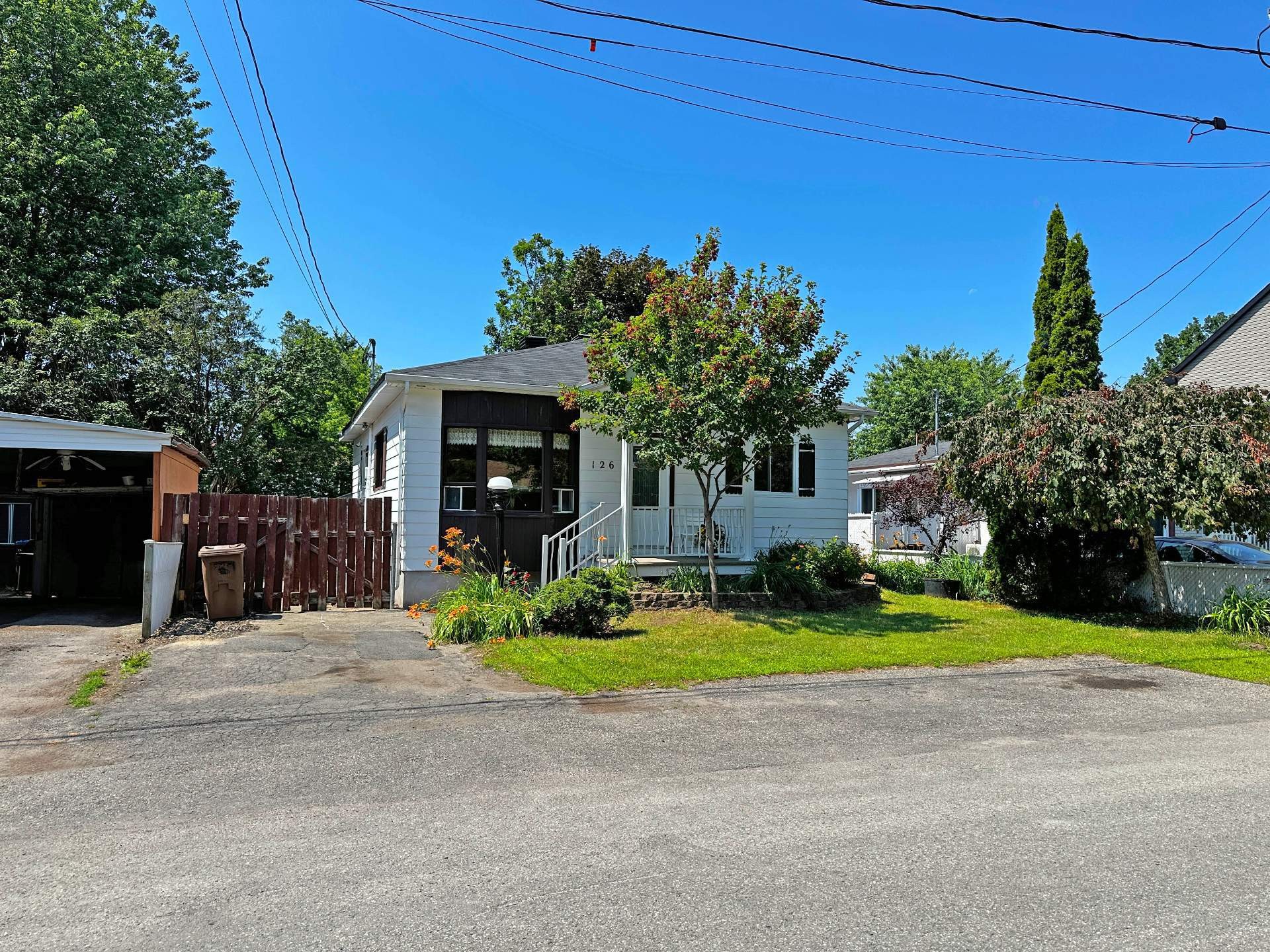 









126


36e Avenue

,
Sainte-Marthe-sur-le-Lac,




QC
J0N1P0

