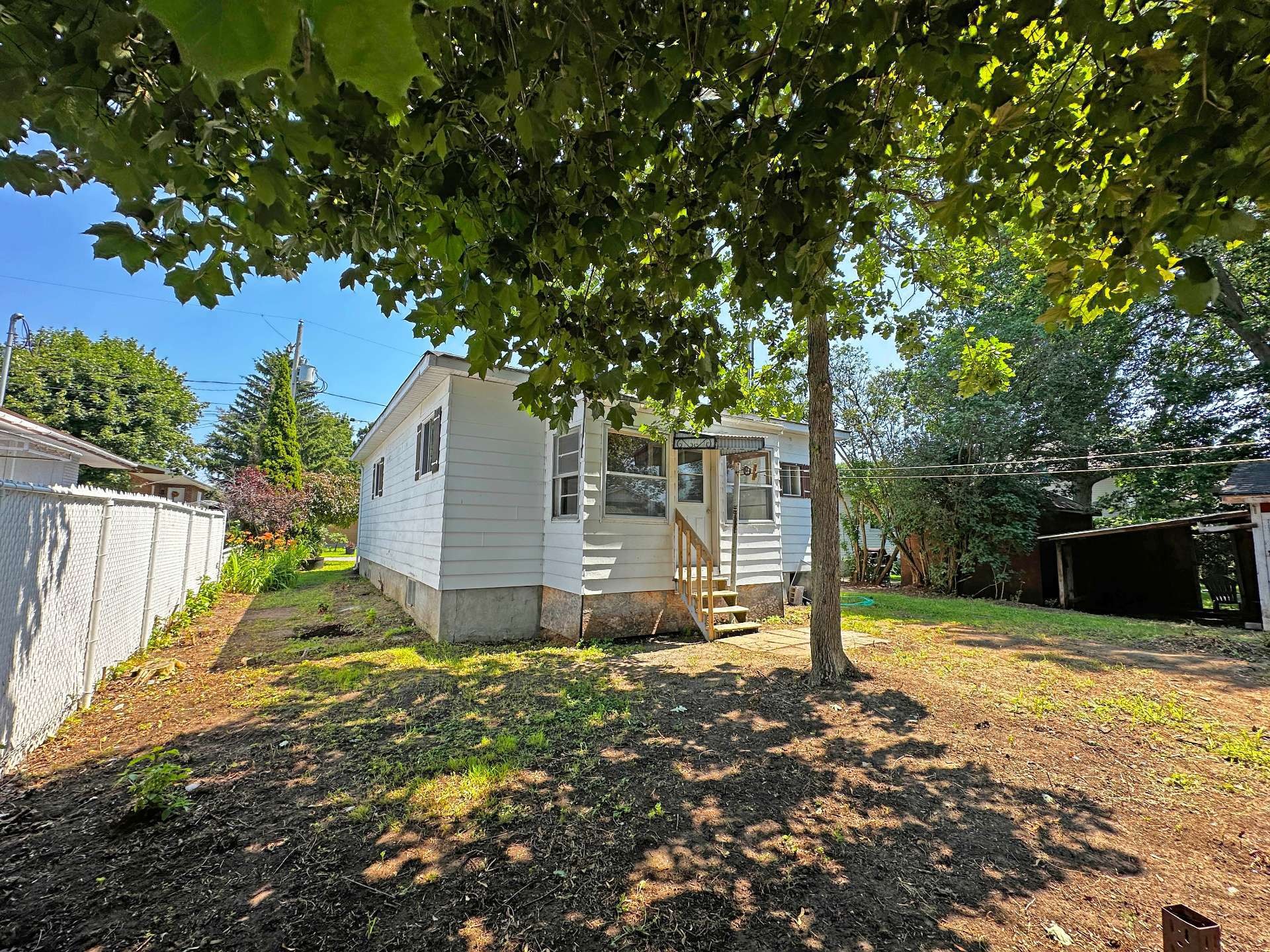 









126


36e Avenue

,
Sainte-Marthe-sur-le-Lac,




QC
J0N1P0

