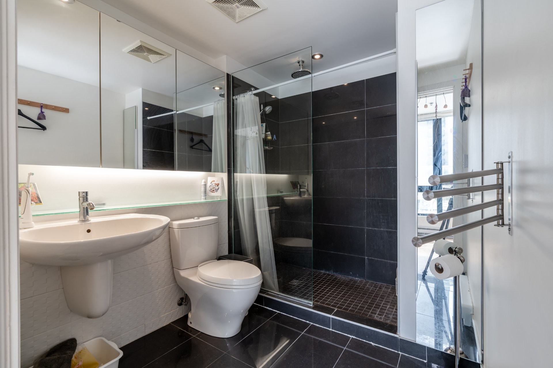 









1414


Rue Chomedey

, 511,
Montréal (Ville-Marie),




QC
H3H0A2

