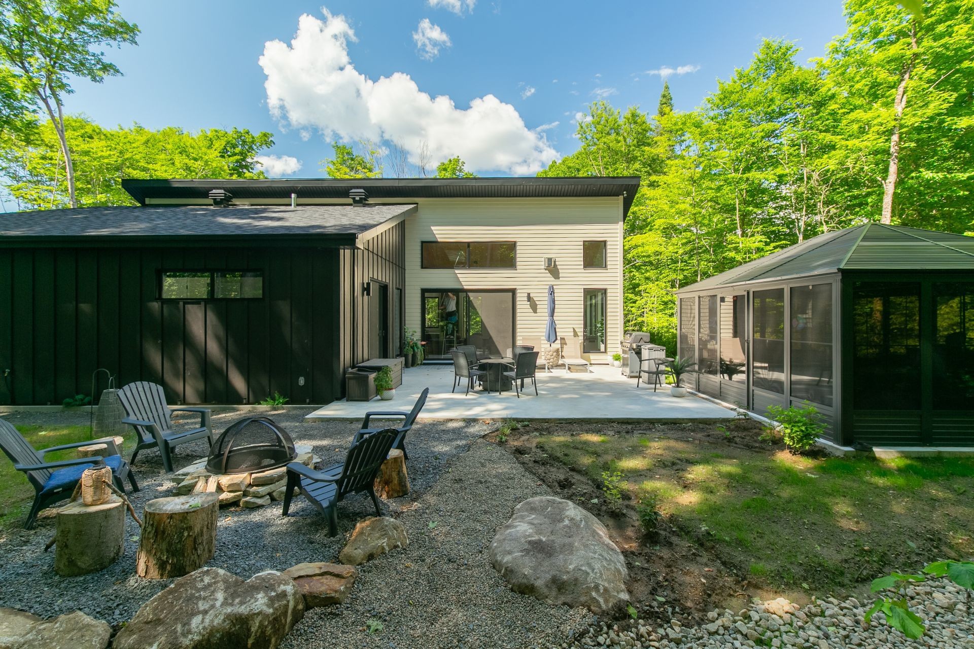 












Ch. du Faucon-Pèlerin

,
Saint-Adolphe-d'Howard,




QC
J0T2B0

