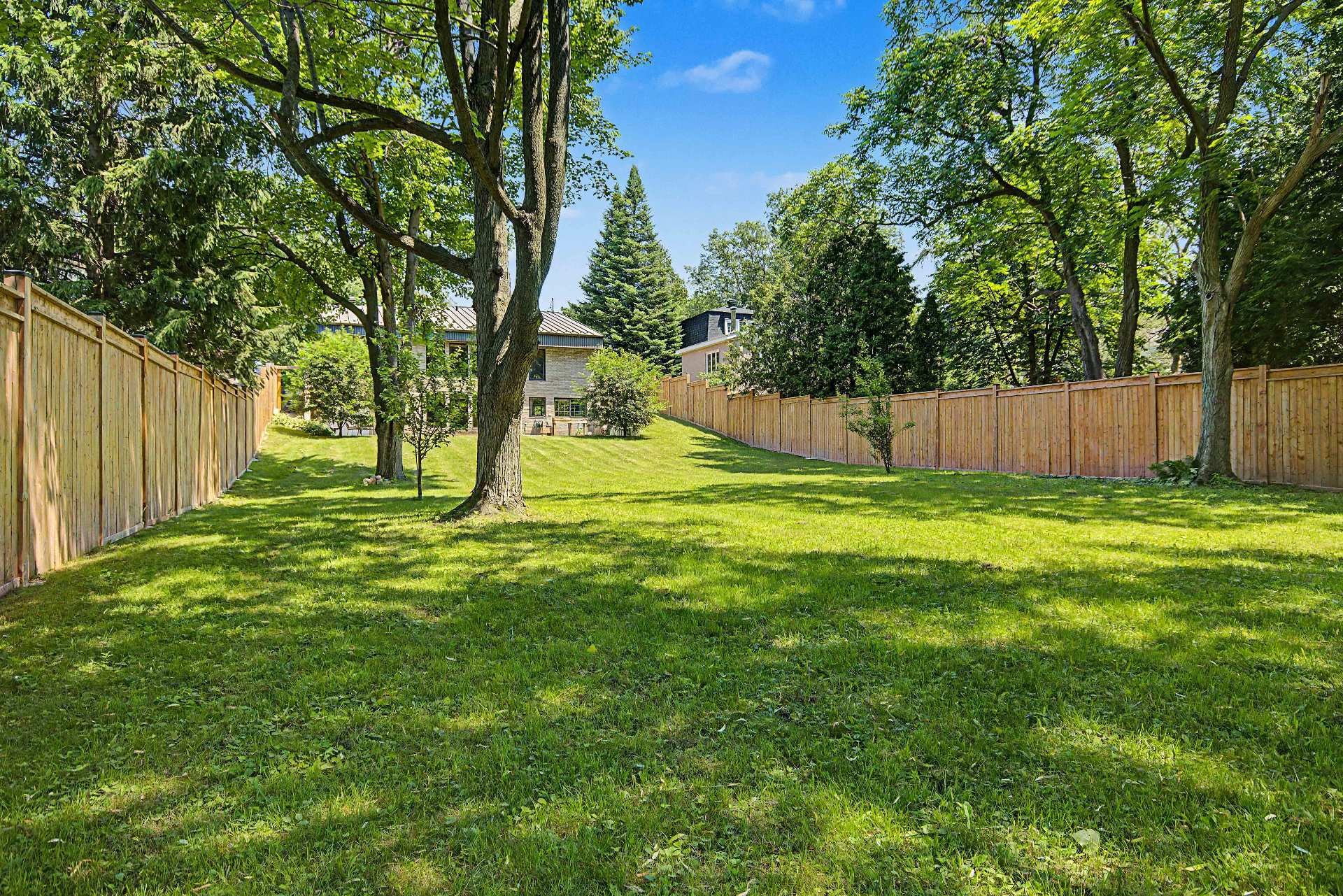









1855


Rue Montarville

,
Saint-Bruno-de-Montarville,




QC
J3V3V5

