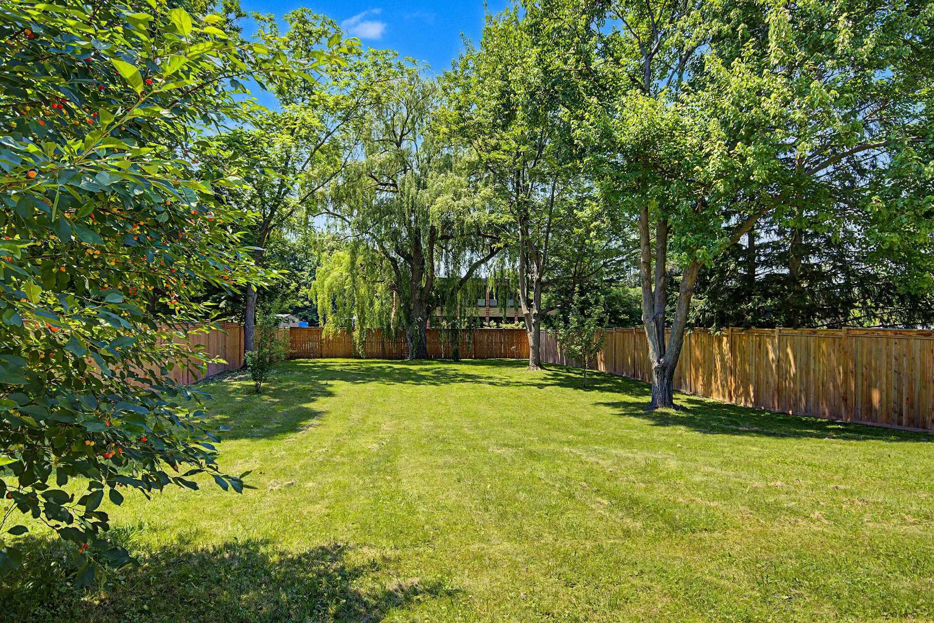 









1855


Rue Montarville

,
Saint-Bruno-de-Montarville,




QC
J3V3V5

