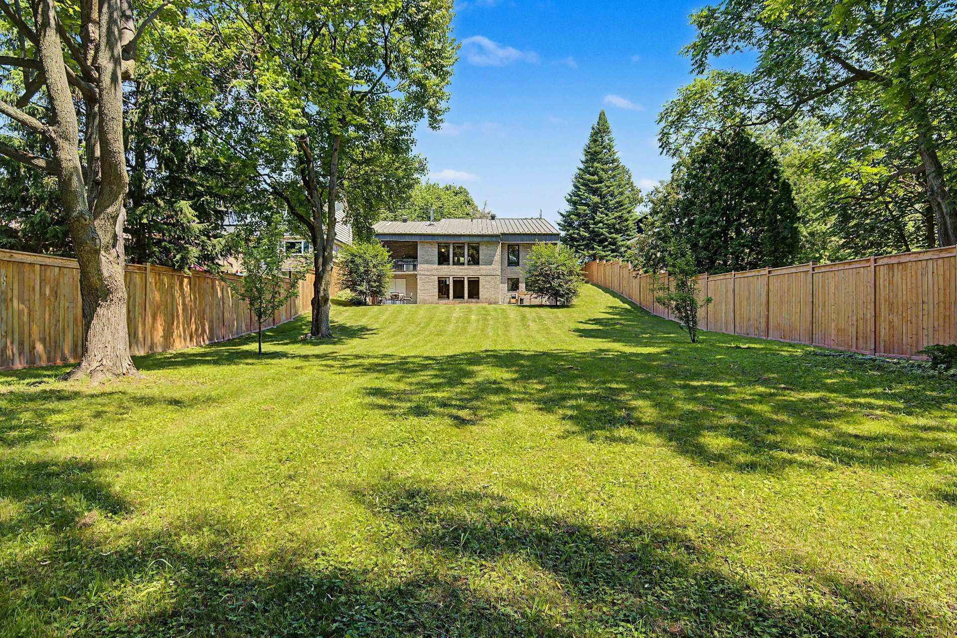 









1855


Rue Montarville

,
Saint-Bruno-de-Montarville,




QC
J3V3V5

