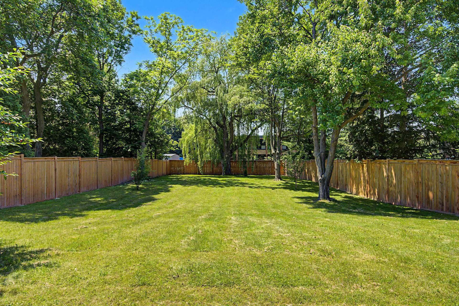 









1855


Rue Montarville

,
Saint-Bruno-de-Montarville,




QC
J3V3V5

