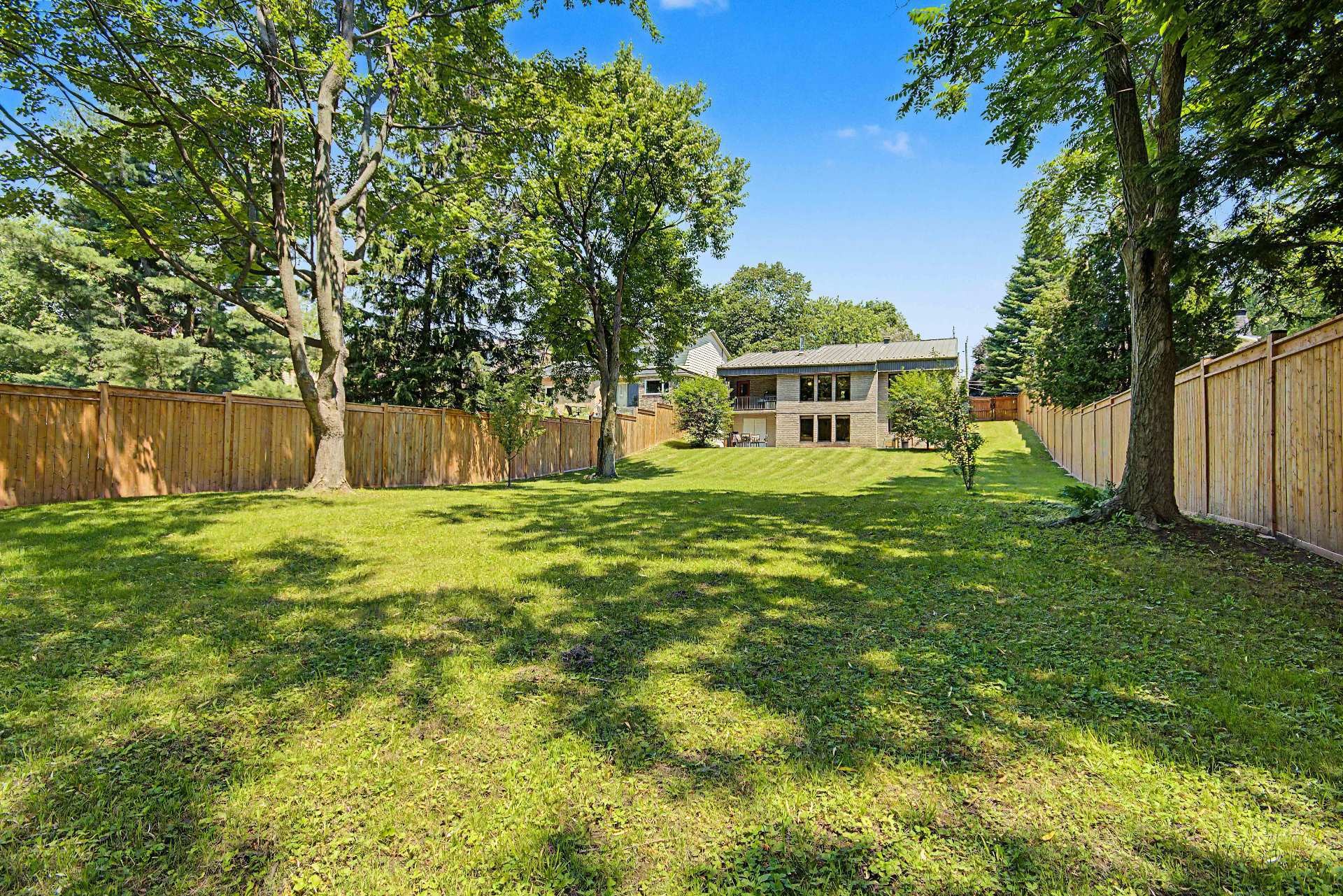 









1855


Rue Montarville

,
Saint-Bruno-de-Montarville,




QC
J3V3V5

