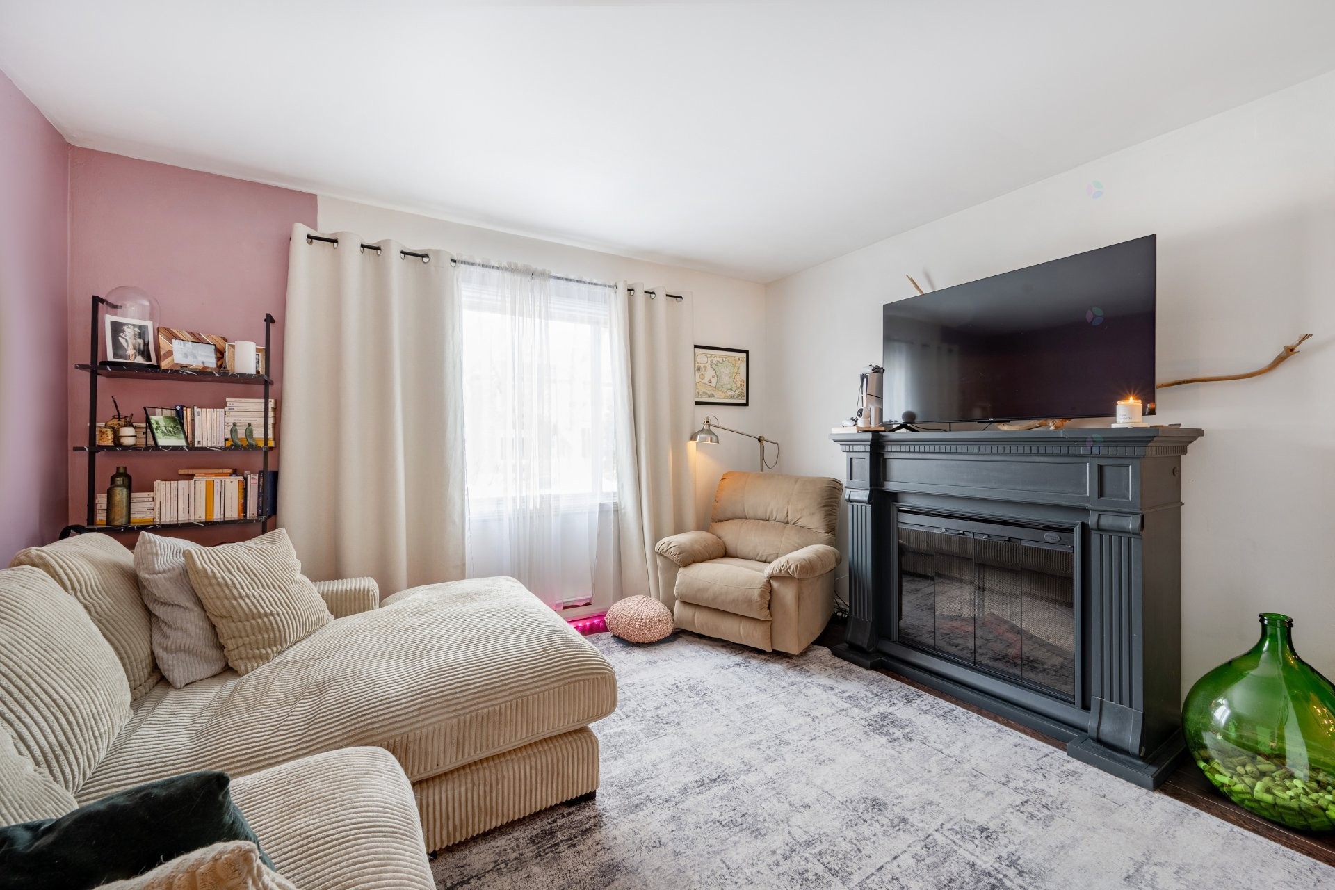 









7177


Rue D'Aragon

,
Montréal (Le Sud-Ouest),




QC
H4E3B6


