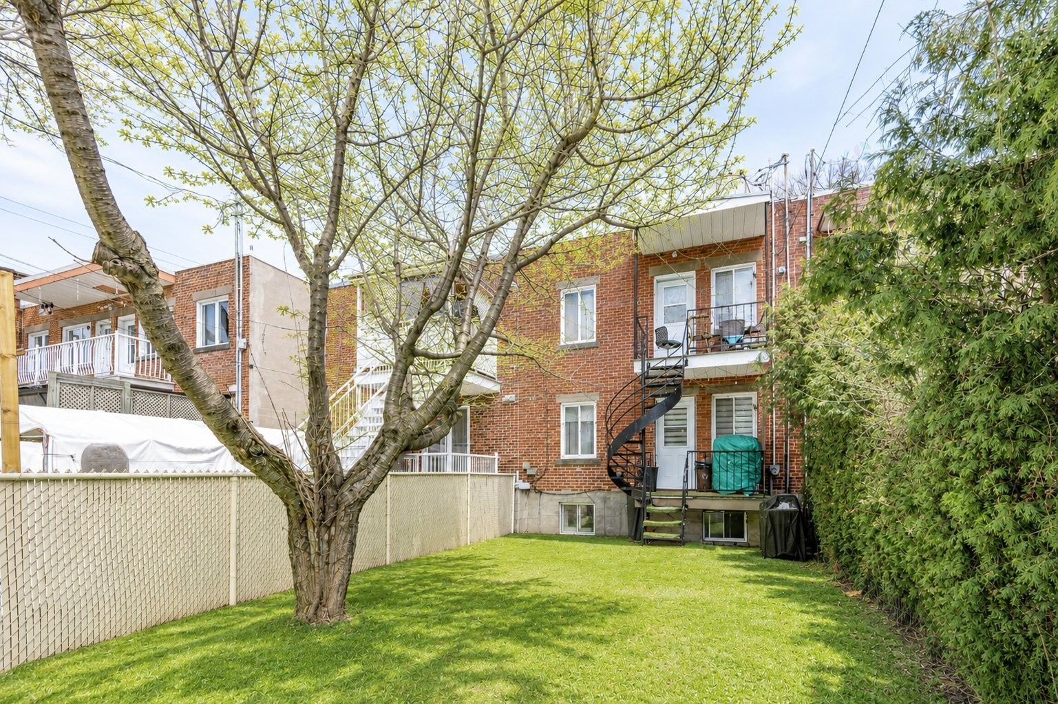 









7177


Rue D'Aragon

,
Montréal (Le Sud-Ouest),




QC
H4E3B6

