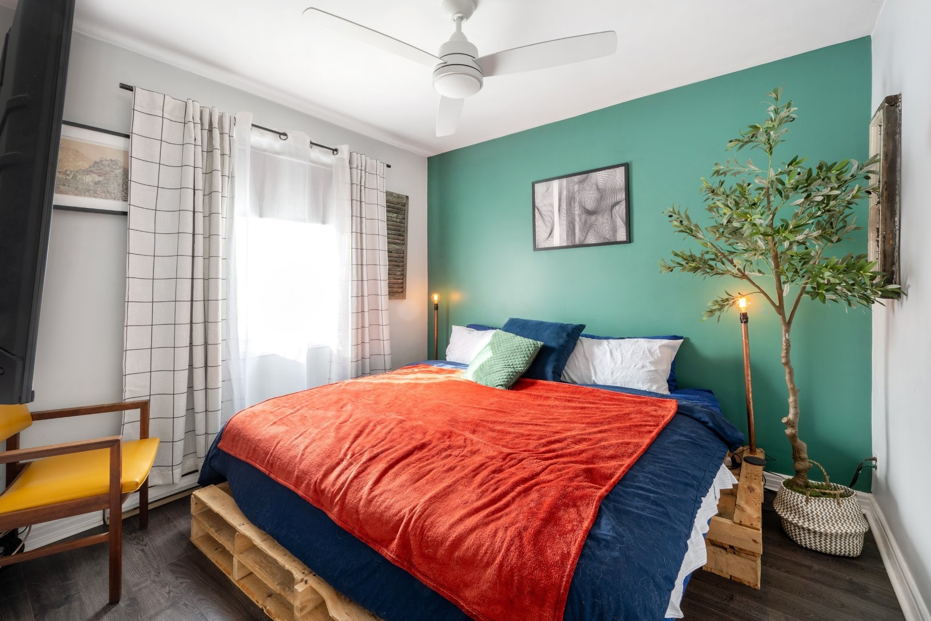 









7177


Rue D'Aragon

,
Montréal (Le Sud-Ouest),




QC
H4E3B6

