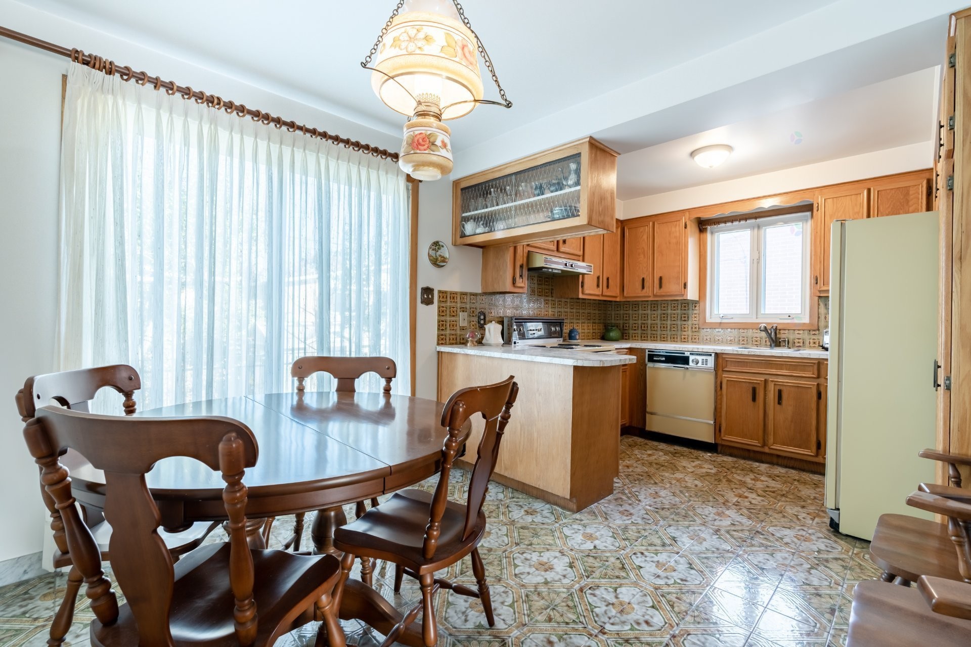 









1143


Rue Thierry

,
Montréal (LaSalle),




QC
H8N2K6

