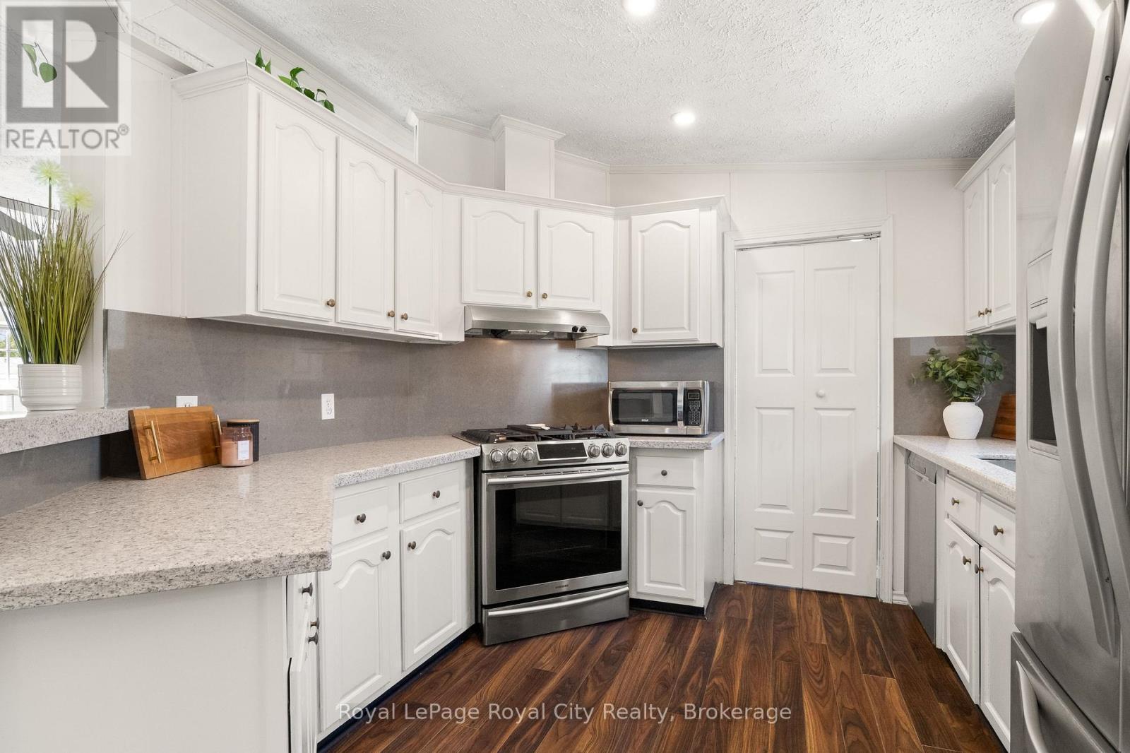












2 PAVILION ROAD

,
Puslinch,




Ontario
N0B2C0

