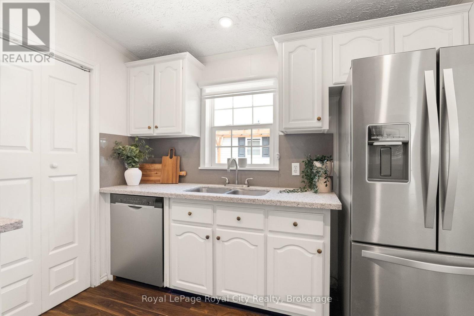 












2 PAVILION ROAD

,
Puslinch,




Ontario
N0B2C0

