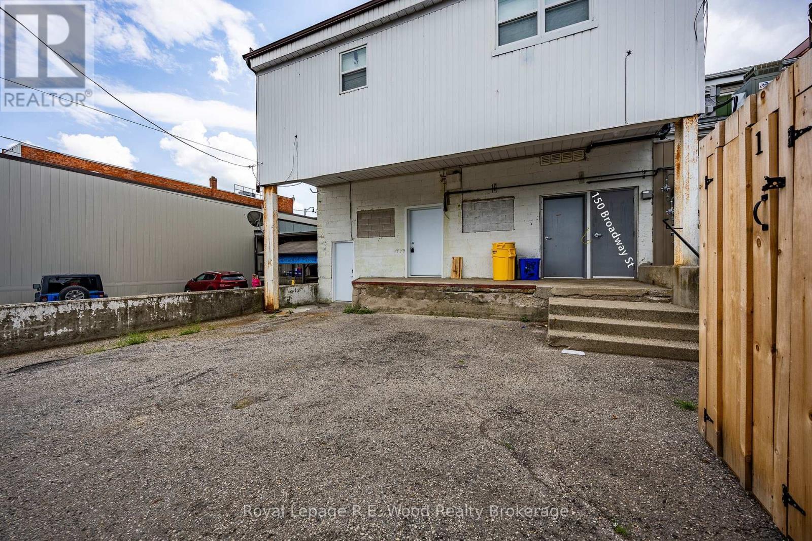 












150 BROADWAY STREET

,
Tillsonburg,




Ontario
N4G3P8

