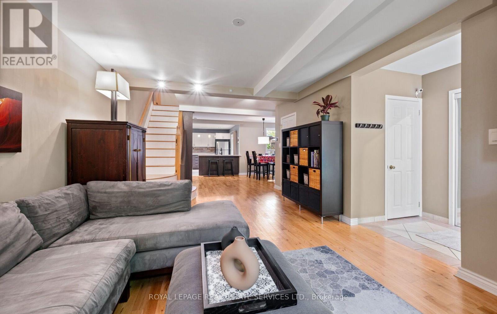 












613 BERESFORD AVENUE

,
Toronto,




Ontario
M6S3C2

