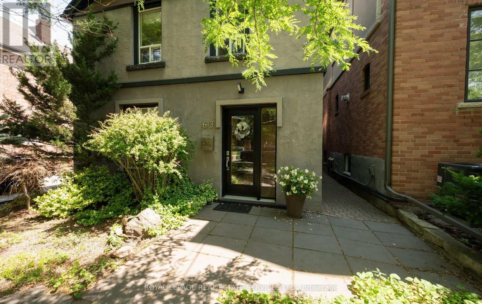 












613 BERESFORD AVENUE

,
Toronto,




Ontario
M6S3C2

