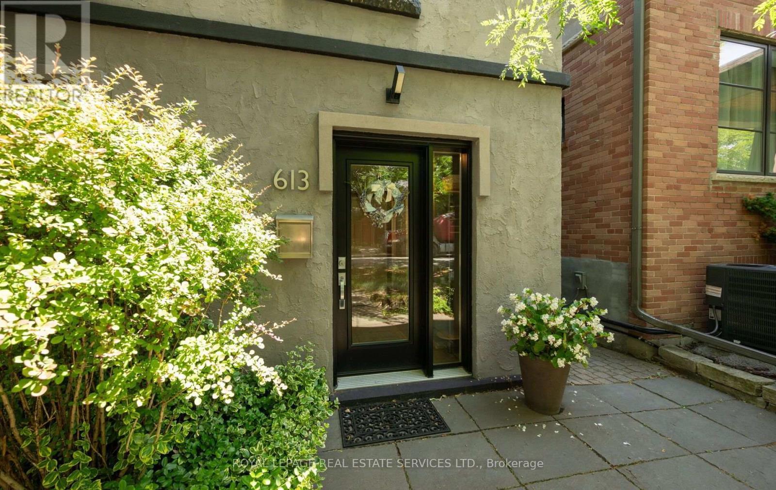 












613 BERESFORD AVENUE

,
Toronto,




Ontario
M6S3C2


