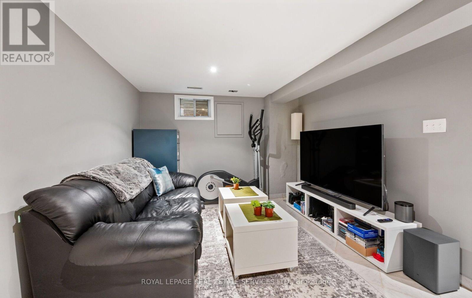 












613 BERESFORD AVENUE

,
Toronto,




Ontario
M6S3C2


