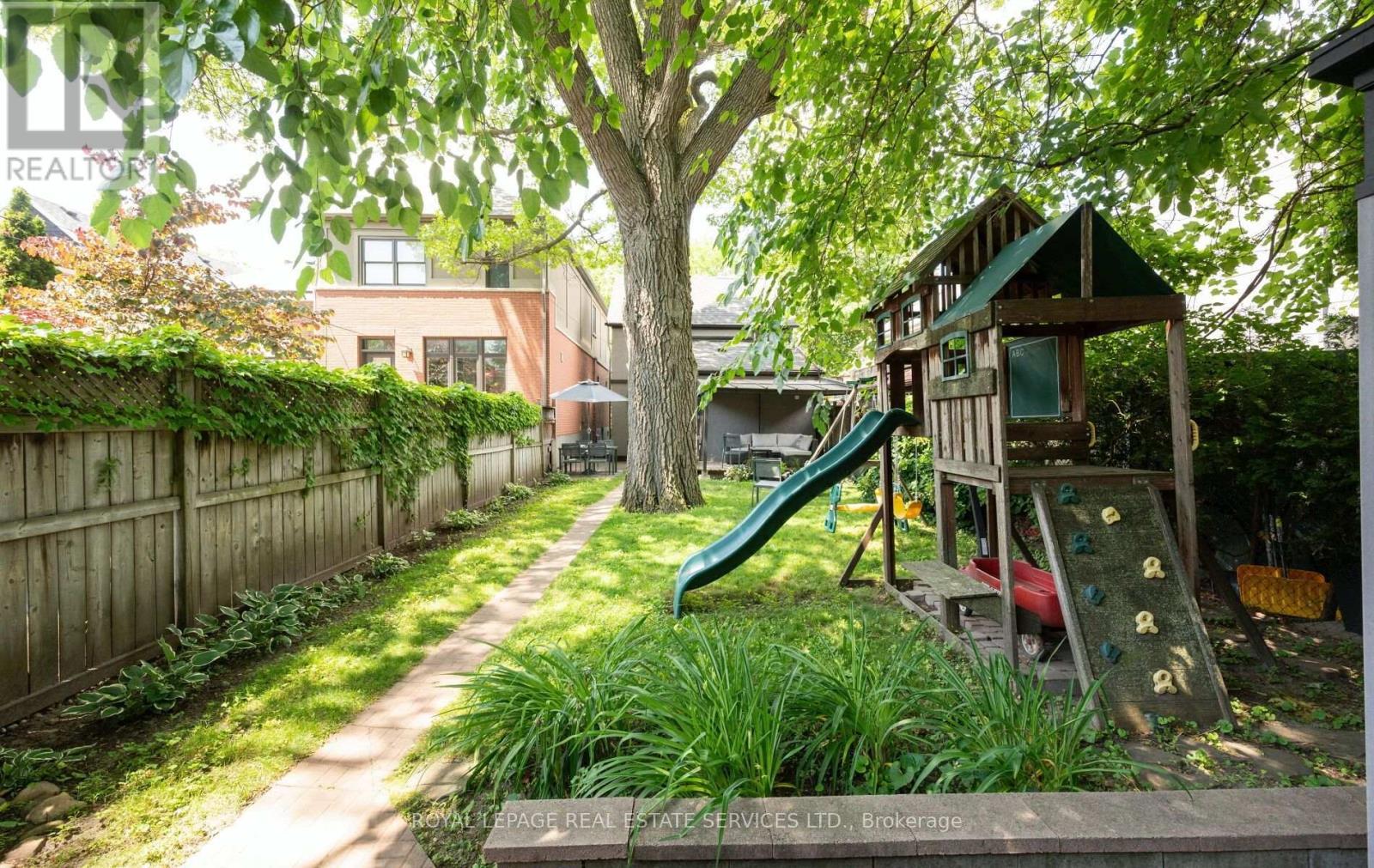












613 BERESFORD AVENUE

,
Toronto,




Ontario
M6S3C2

