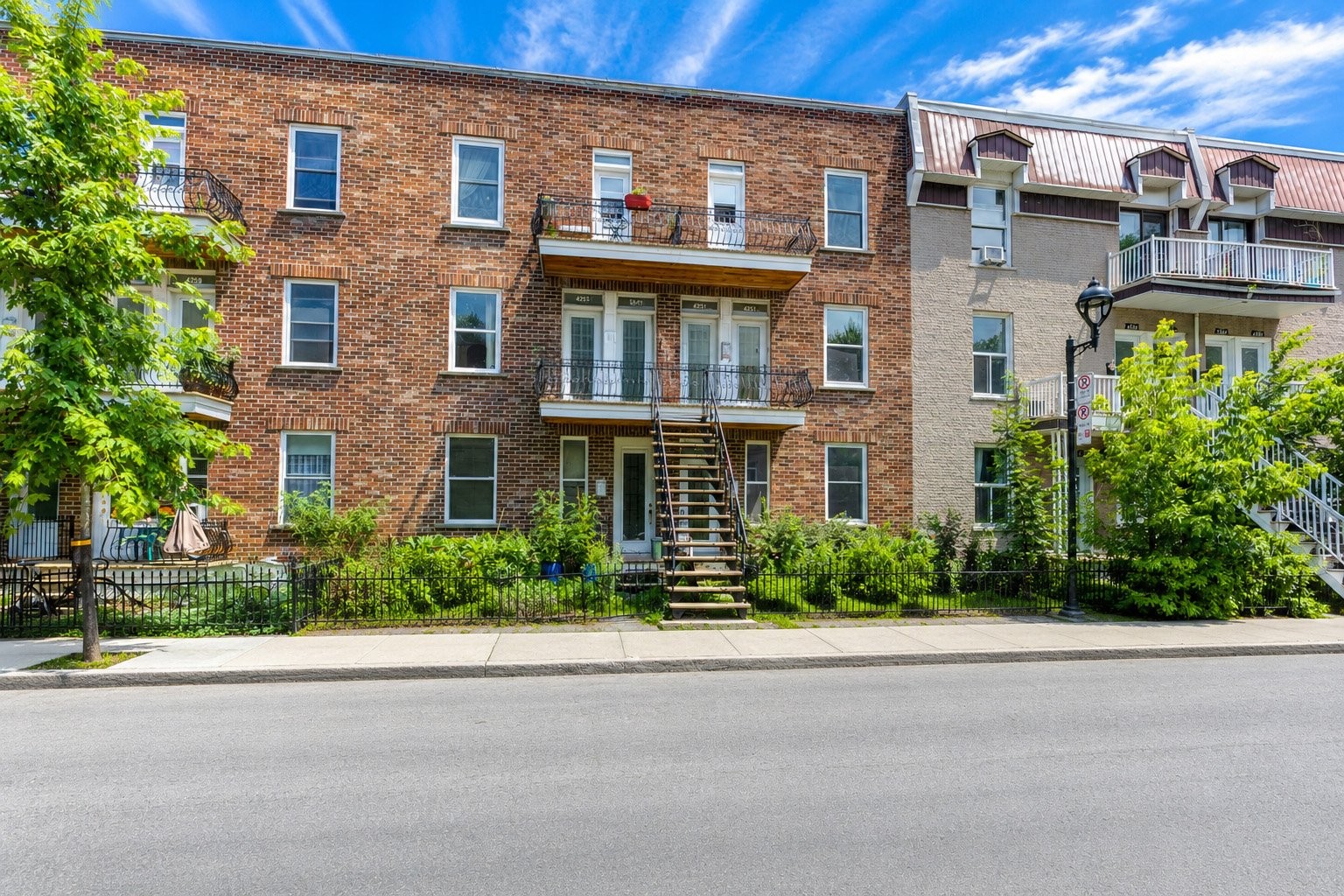 









4249


Av. des Érables

,
Montréal (Le Plateau-Mont-Royal),




QC
H2H2C6

